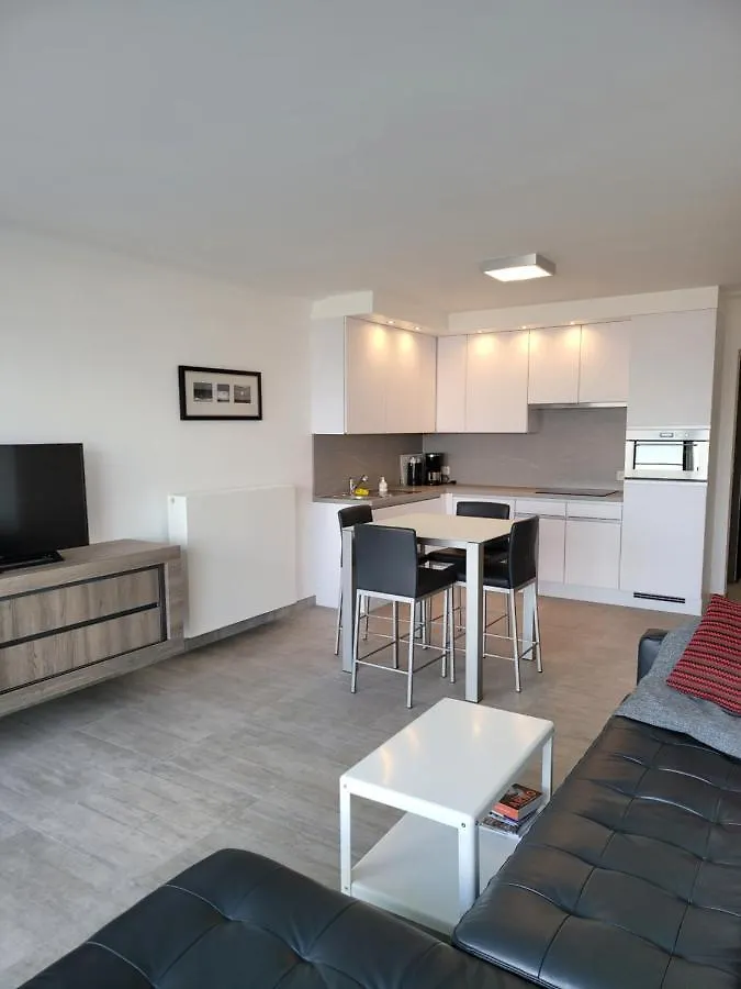 Studio 105 Op Zeedijk Met Frontaal Zeezicht 1Ste Verdiep Middelkerke Apartment